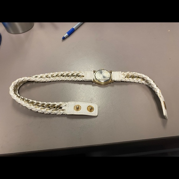 New watch never worn & watch tab still attached for new wear - Picture 3 of 6